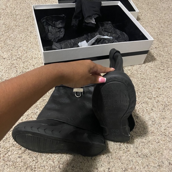 Boots - Picture 8 of 10